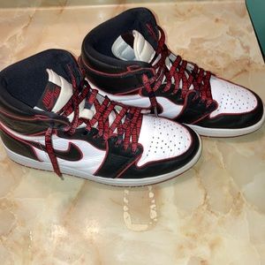 Used bloodline Jordan 1 highs good condition no heel drag